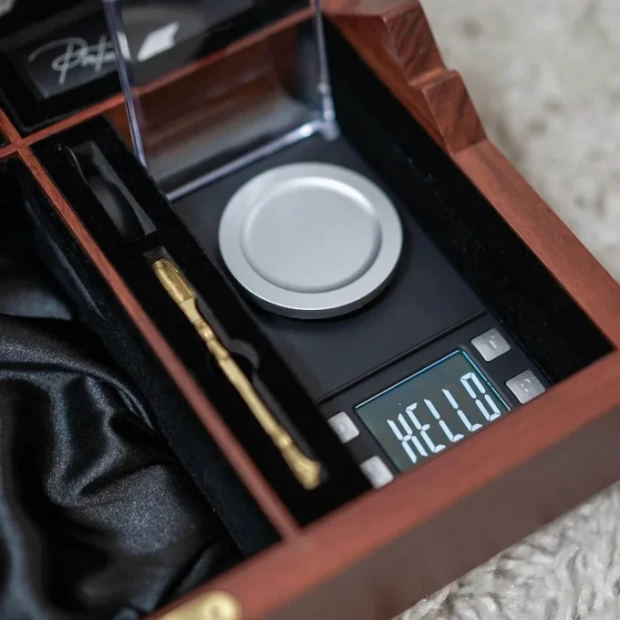 Included in the Portalbox is the milligram scale